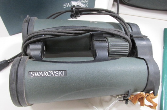 Swarovski Model EL-10x42SV Binoculars Like New