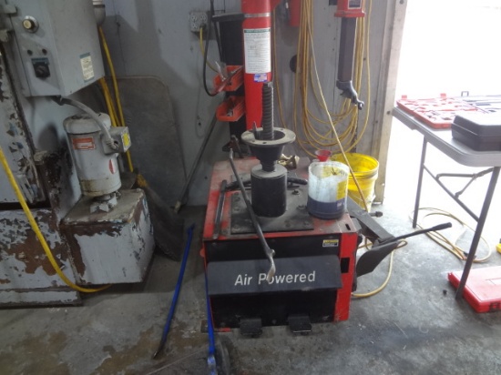 Snap-on Model EEWH300A Tire Machine