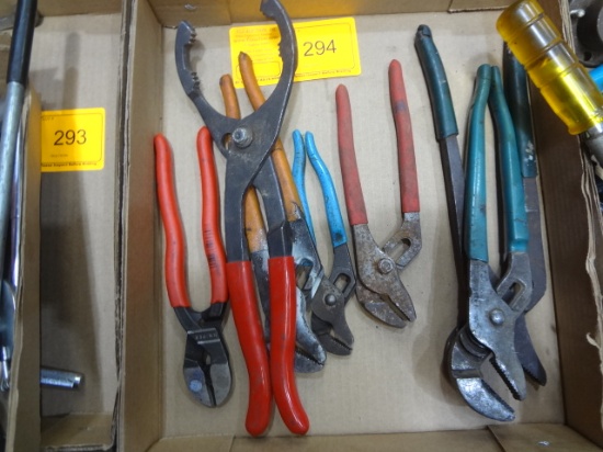 Adjustable plyers