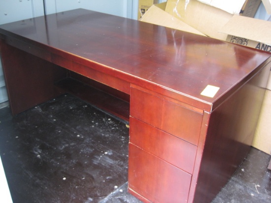 Mahogany Style Executive top Desk with Rt Return