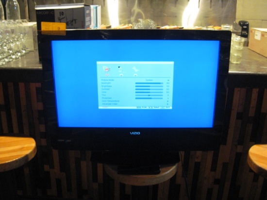 Vizio 32" LCD TV and remote