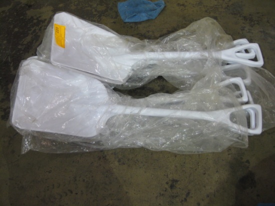 White Plastic Ice Shovels 8X$