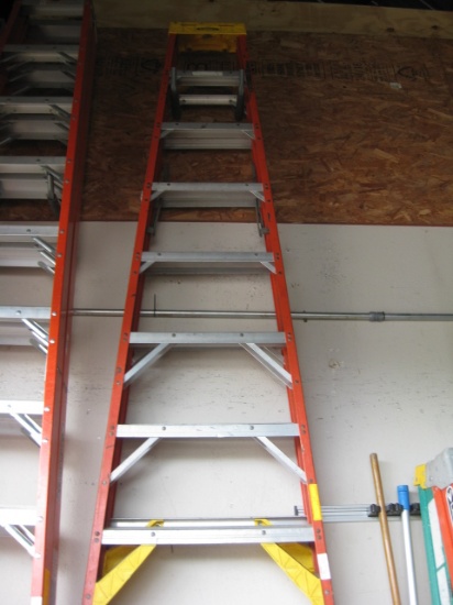 Louisville 8' Fiberglass Step Ladder