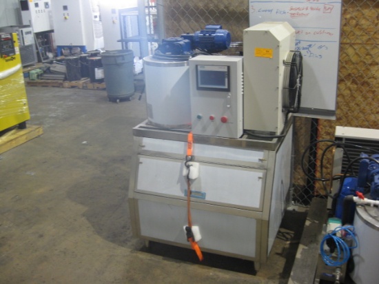 Flake Ice Machine and Bin Model MIF0.35T-R4a SN 20221215778