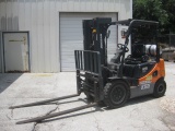 Doosan Model G25P=5 Propane Forklift 3 Stage Side Shift and Fork positioner