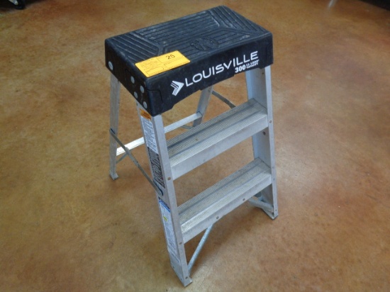 Louisville 24" Step Ladder