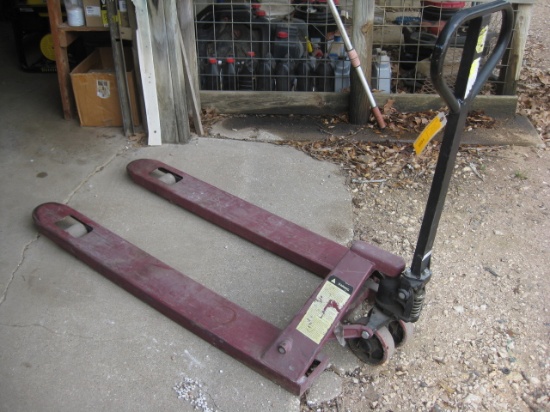 Northern Industrial pallet jack, 4400LB capacity