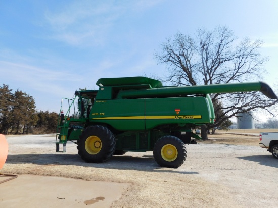 John Deere 9770 Sets Combine