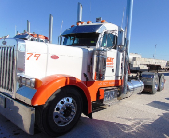 2001 Peterbilt Day Cab Truck