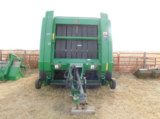 John Deere 569 round baler