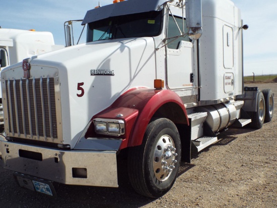 2005 White Kenworth T800 Truck