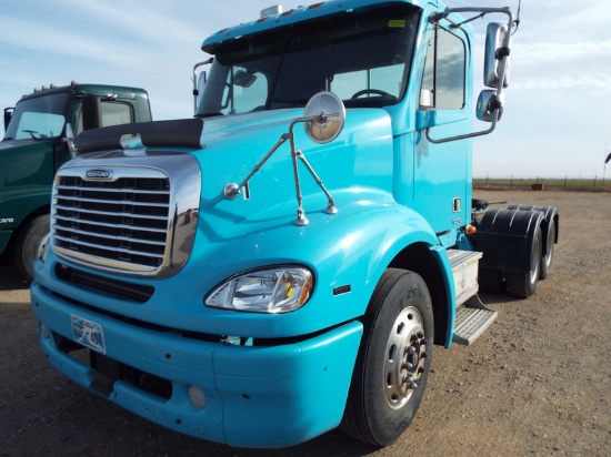 2007 Light  Blue Freightliner Columbia Truck