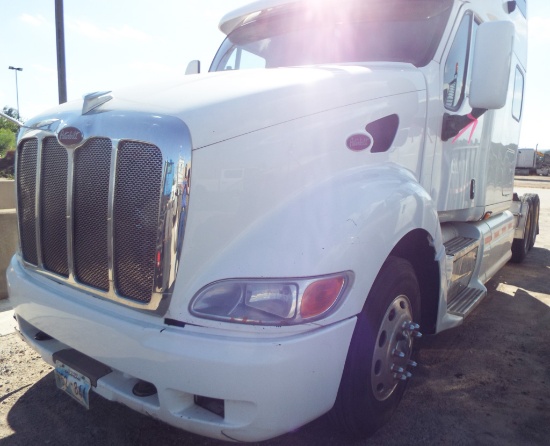 2008 Peterbilt Truck, with stand up Deluxe Sleeper