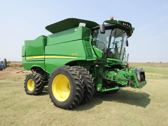 2014 John Deere S670 STS Combine