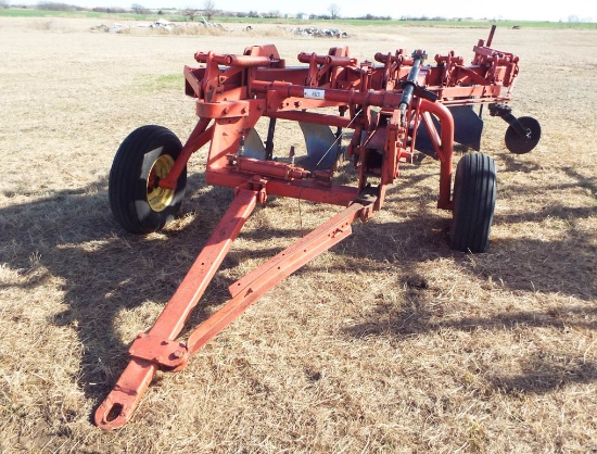 Melroe 5 x 18 drag plow