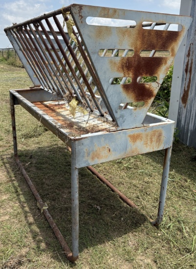 Metal Elevated Livestock Trough Feeder