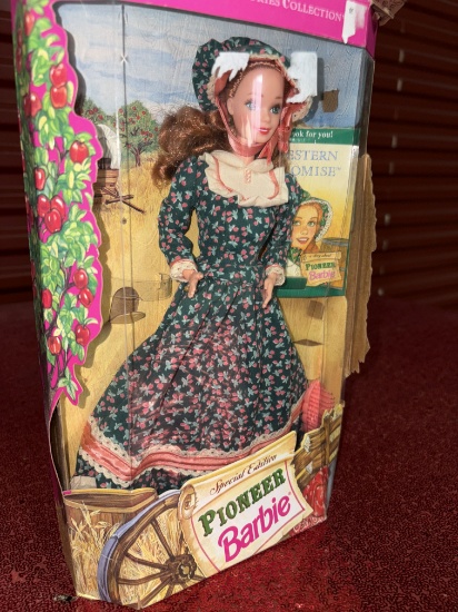 1994 Pioneer Barbie American Stories Collection