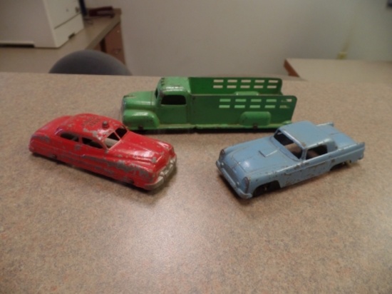 Group of 3 Tootsie Toys (Fire chief Car, Blue Ford Thunderbird, Green Rack Truck)