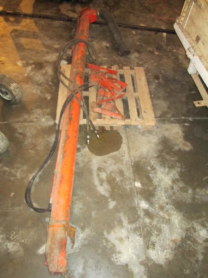 Older 12’ hyd. wagon auger, bristle brush