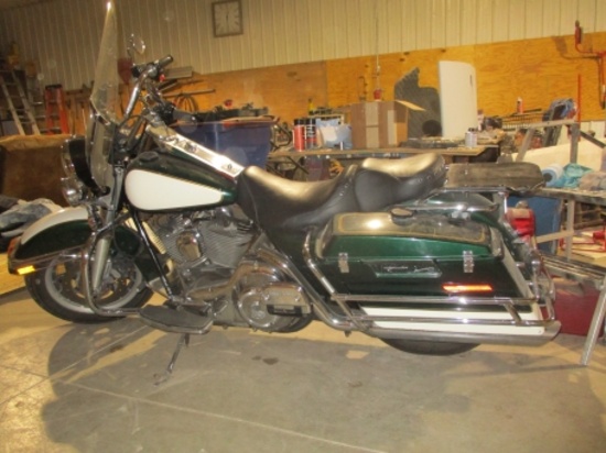 ‘05 Harley Davidson FLHPI, Road King Police, 69,000 miles, saddle tanks, nice