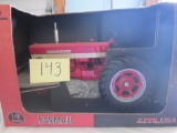 Farmall 560 Tractor NIB 1:8