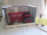 International 966 tractor NIB 1:16
