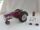 Farmall 560 pulling tractor (no box)