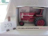 International hydro 100 rops tractor NIB 1:16