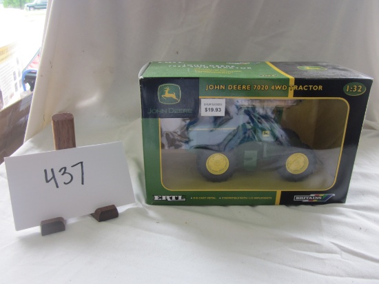 JD 7020 4WD tractor NIB 1:32