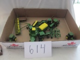 lot of 15 JD tractors & accessories 1:64