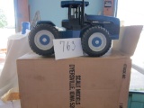 New Holld 9384 4WD tractor NIB 1:16