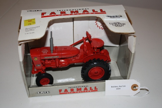 ERTL Farmall 140 Ohio 1996 FFA tractor w box