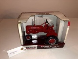 Case IH Farmall B tractor w/box