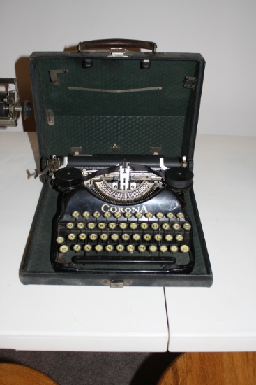 Corona Typewriter in case