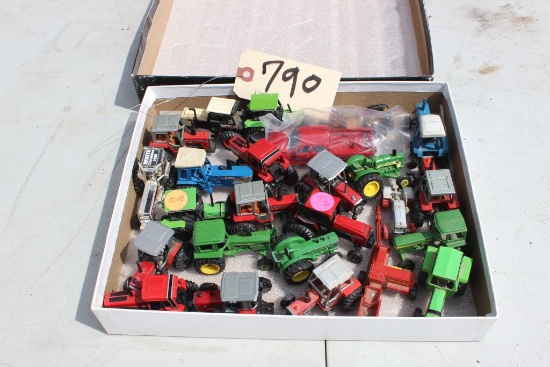 Lot of over 20 assorted tractors 1:64 scale