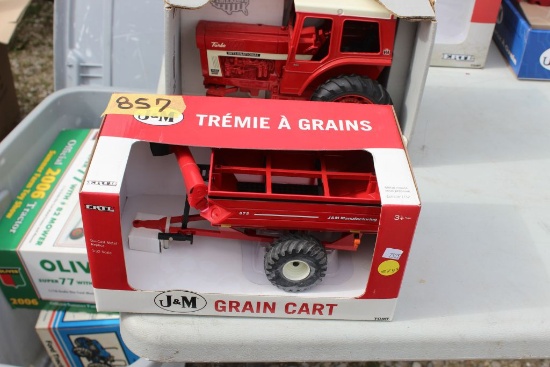 J & M 875 grain cart