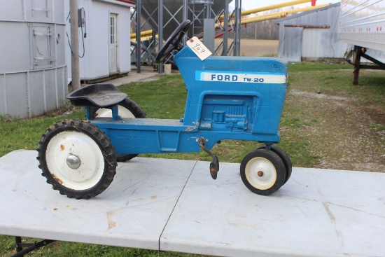 Ford TW 20 pedal tractor