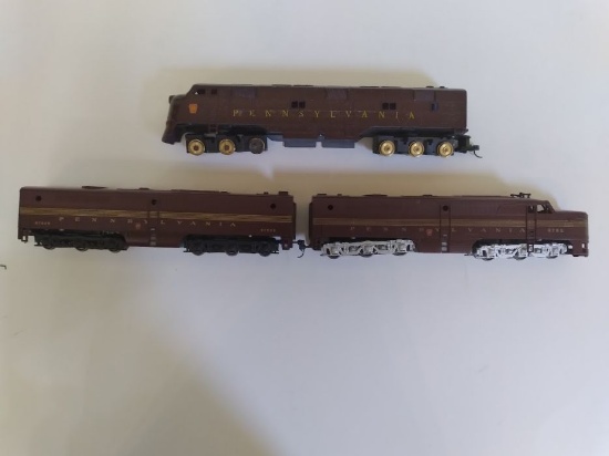 HO -Pennsylvania Rail Set with three cast engines.