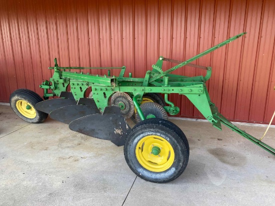 JD 620AH, 3-14 pull plow (exc. restored/sharp cond.)