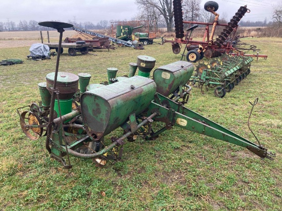 JD 494 (4-30) dry planter w/ insect boxes