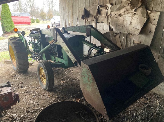 JD 1020G w/ 37 loader, 1hyd., Hi-Lo, wheel wts. shows 1,704hrs.