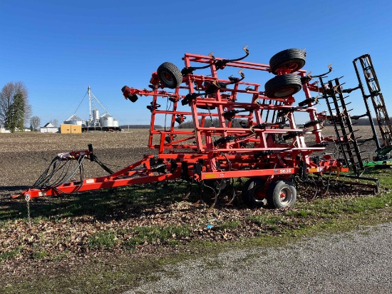 ‘23 Kuhn Krause 5635 (28') field cult., 24/7 leveling system