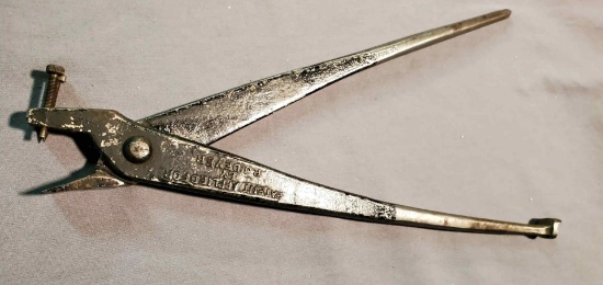“Dever Bros.” Multipurpose Tack Tool