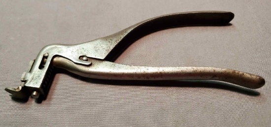 “Bi–Ped” Tack Remover
