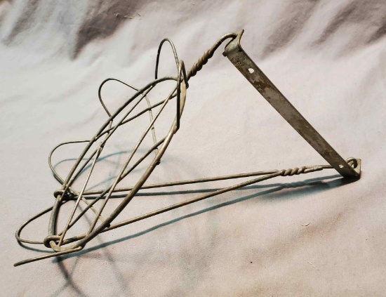 Wire Wall–Mount Swivel Lamp / Plant Holder
