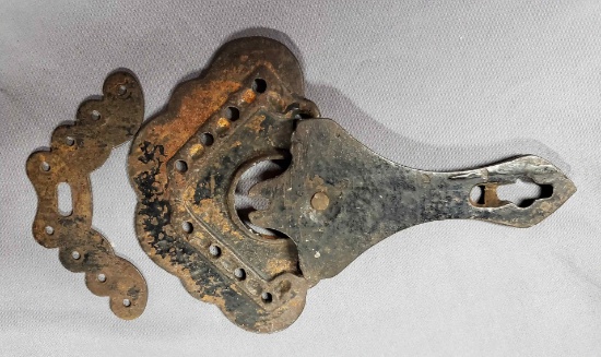 Cast metal back plate with 8 small holes & hinged “handle