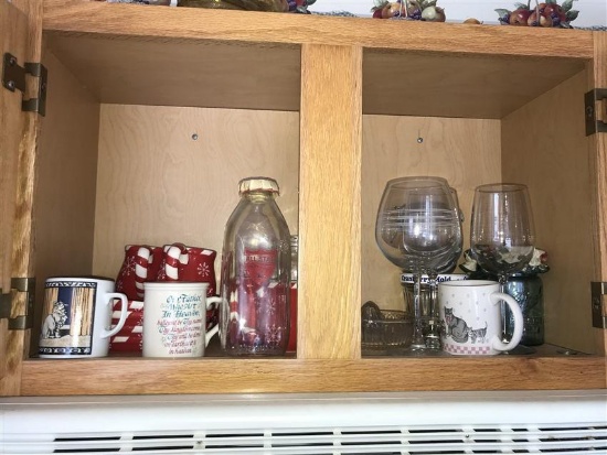 Cupboard Contents Lot