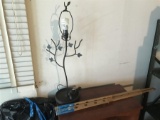 2 Trellises and Metal Plant Form Lamp