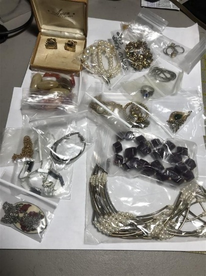 Group Lot Vintage Jewelry