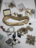 Lot Nicer Costume Jewelry Lisner, Sarah Cov etc